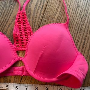 Victoria’s Secret Bikini Top 34C pink carova crochet pushup underwire